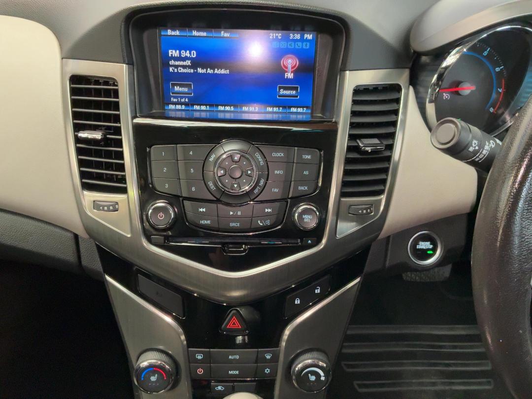 Photo '18' of Holden Cruze