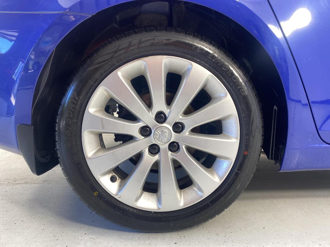 Photo '12' of Holden Cruze Photo '12' of Holden Cruze