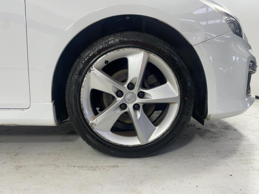 Photo '9' of Holden Cruze