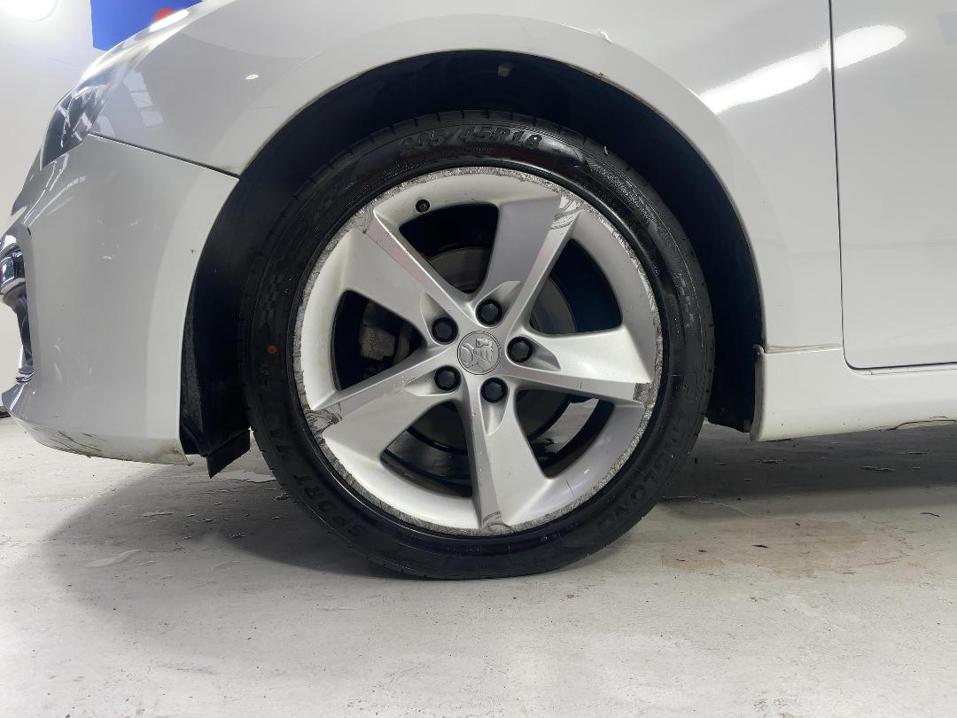 Photo '10' of Holden Cruze