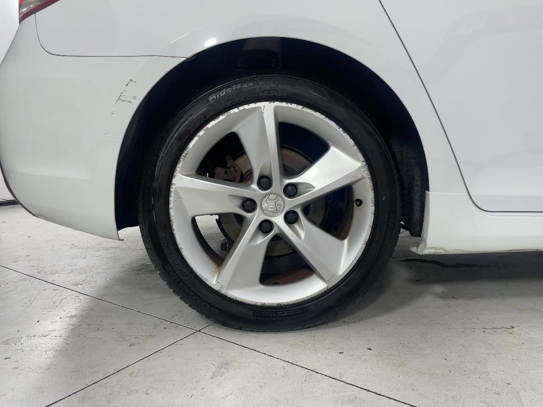 Photo '12' of Holden Cruze