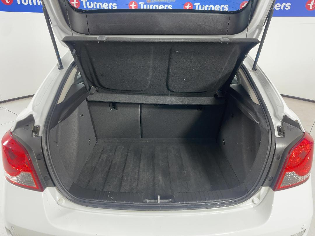 Photo '14' of Holden Cruze