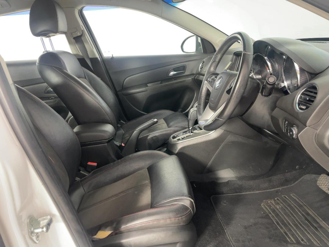 Photo '16' of Holden Cruze