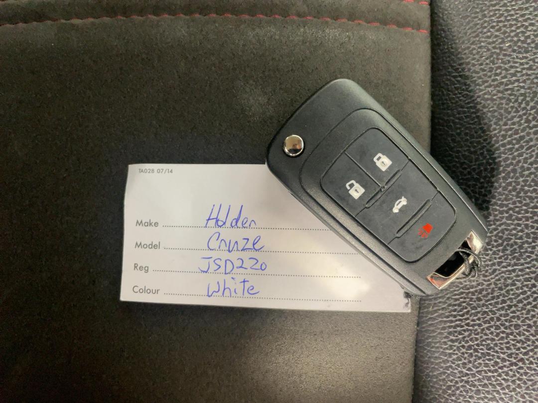 Photo '22' of Holden Cruze