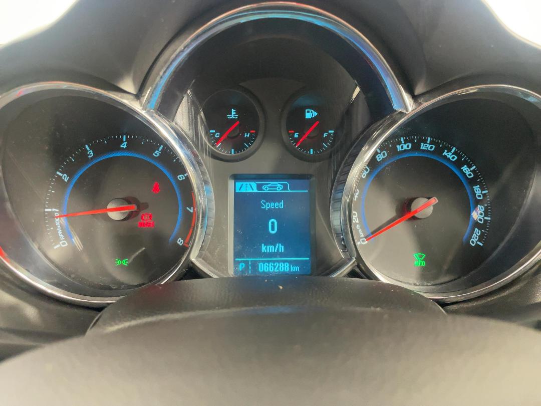 Photo '21' of Holden Cruze