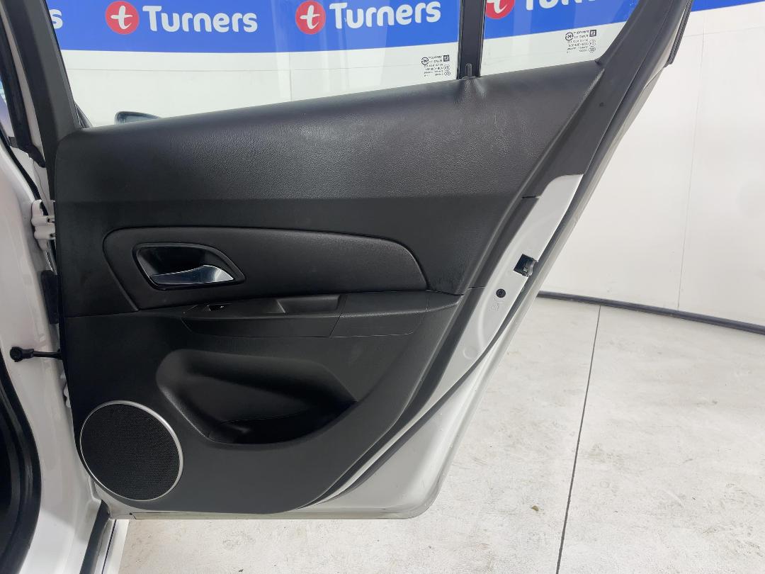 Photo '19' of Holden Cruze