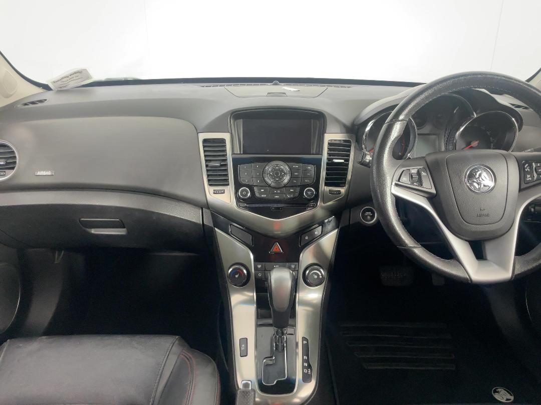 Photo '17' of Holden Cruze