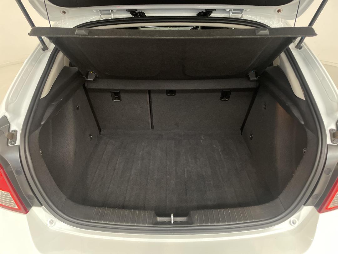 Photo '14' of Holden Cruze Photo '14' of Holden Cruze