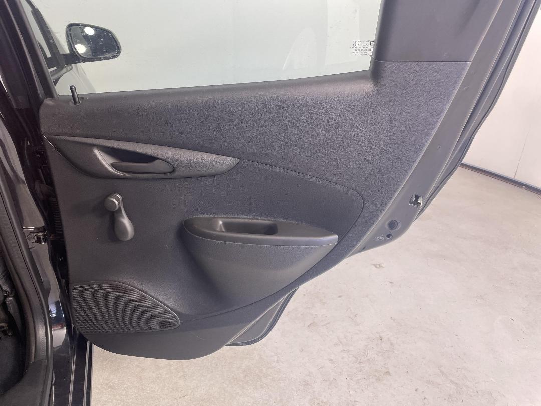 Photo '19' of Holden Spark