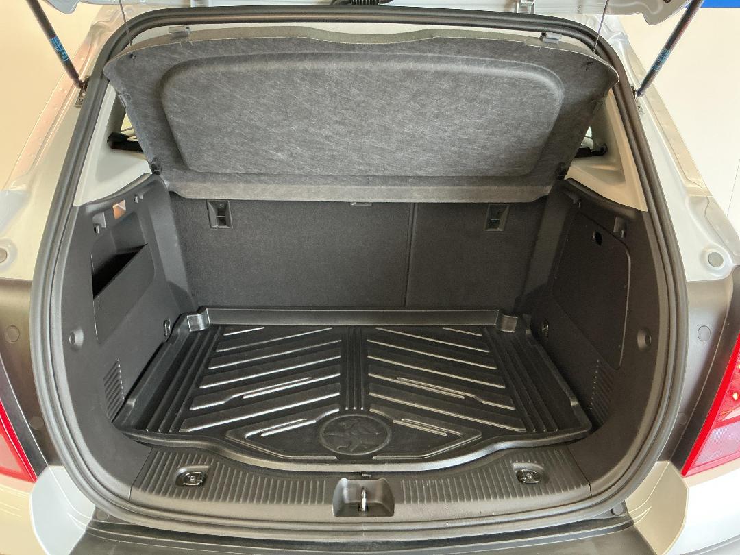 Photo '14' of Holden Trax