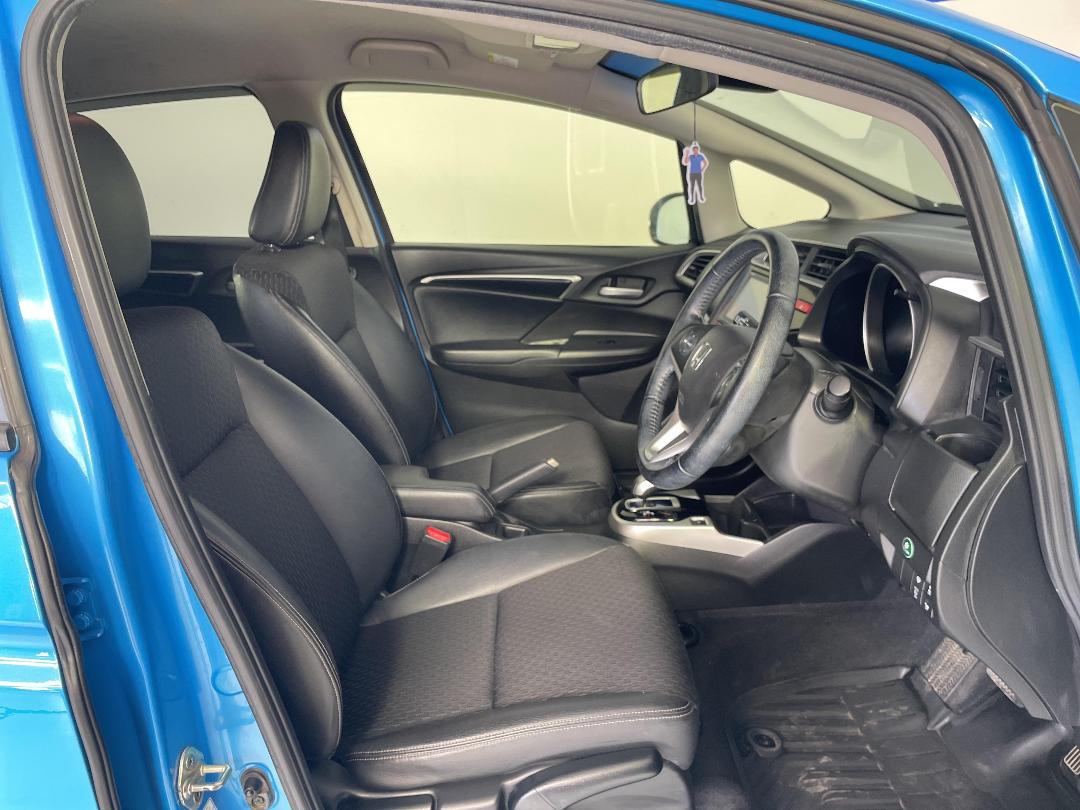 Photo '16' of Honda FIT Photo '16' of Honda FIT