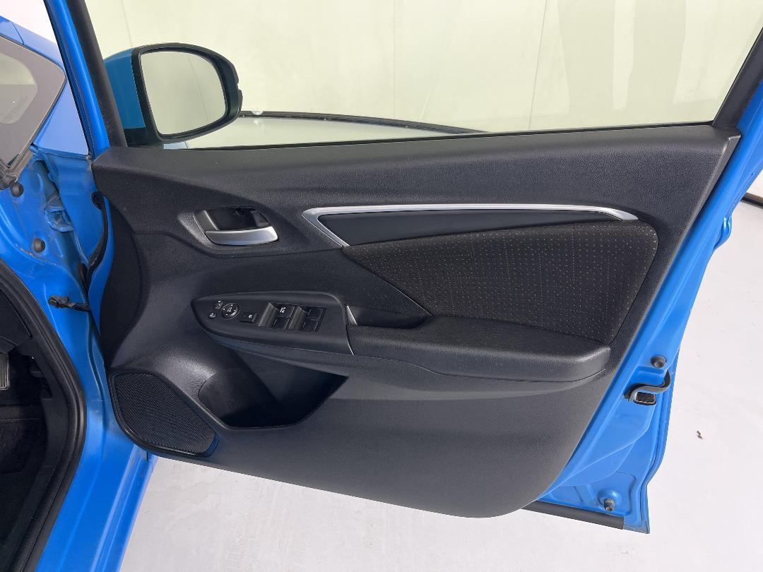 Photo '15' of Honda FIT Photo '15' of Honda FIT