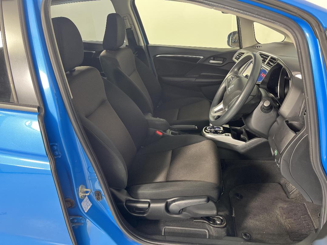 Photo '16' of Honda FIT Photo '16' of Honda FIT