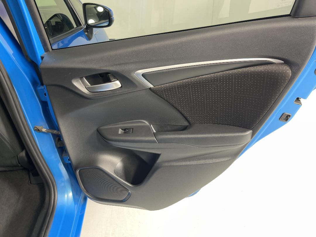 Photo '19' of Honda FIT Photo '19' of Honda FIT