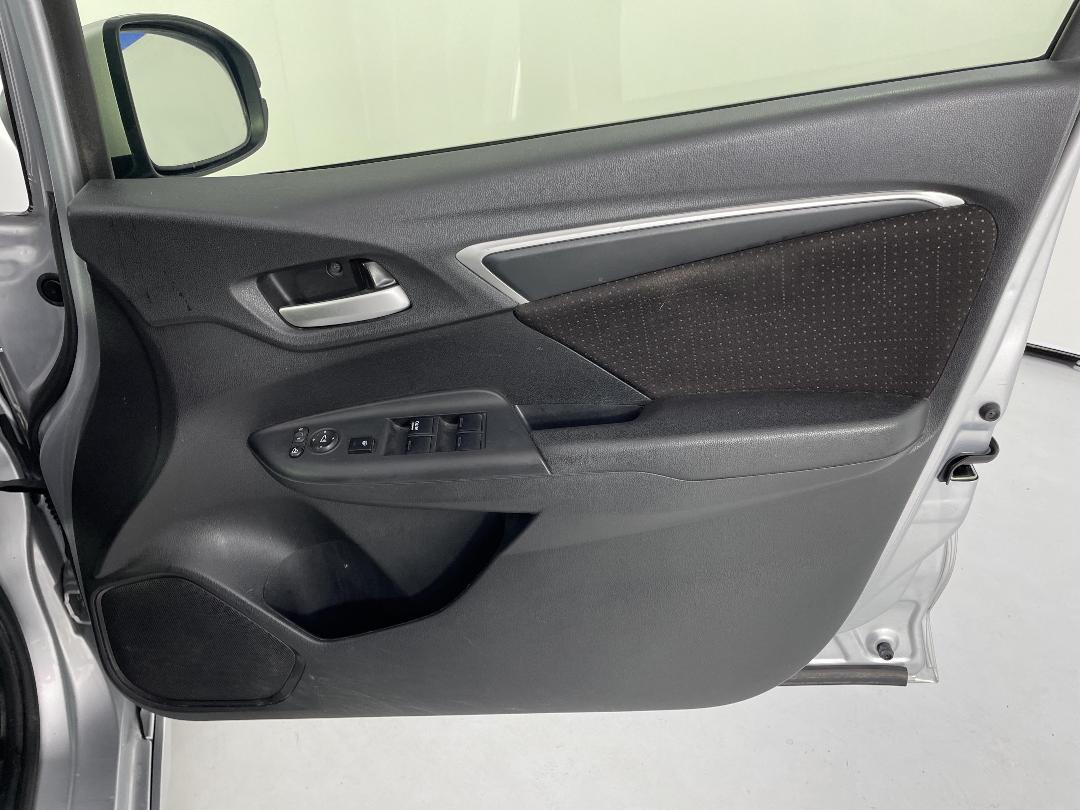 Photo '15' of Honda FIT