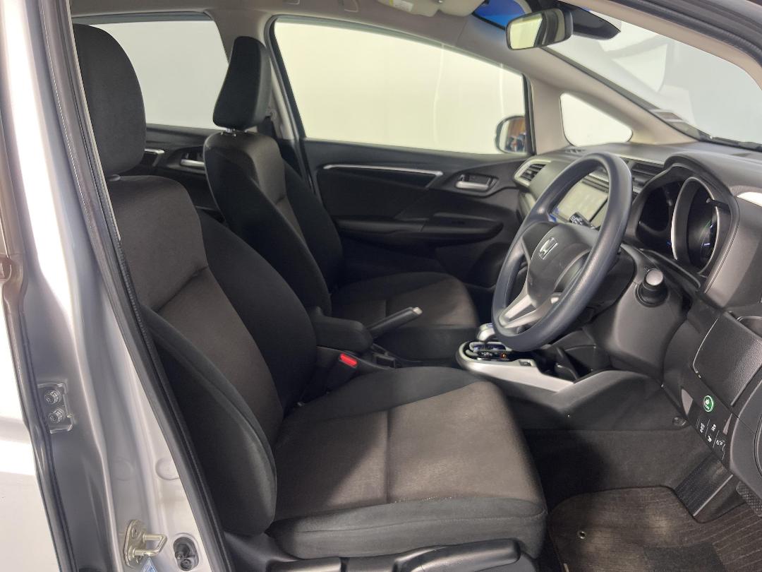 Photo '16' of Honda FIT