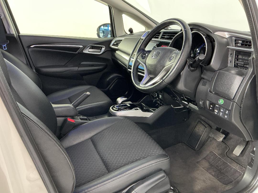 Photo '16' of Honda FIT