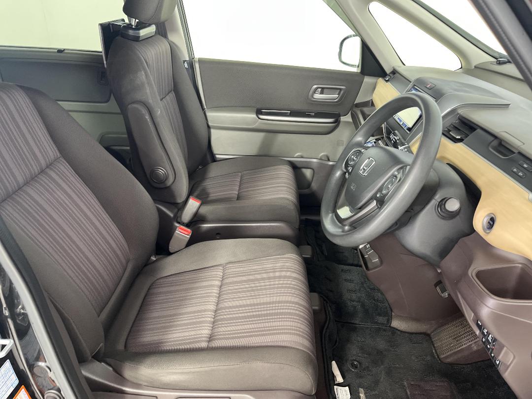 Photo '16' of Honda Freed Photo '16' of Honda Freed