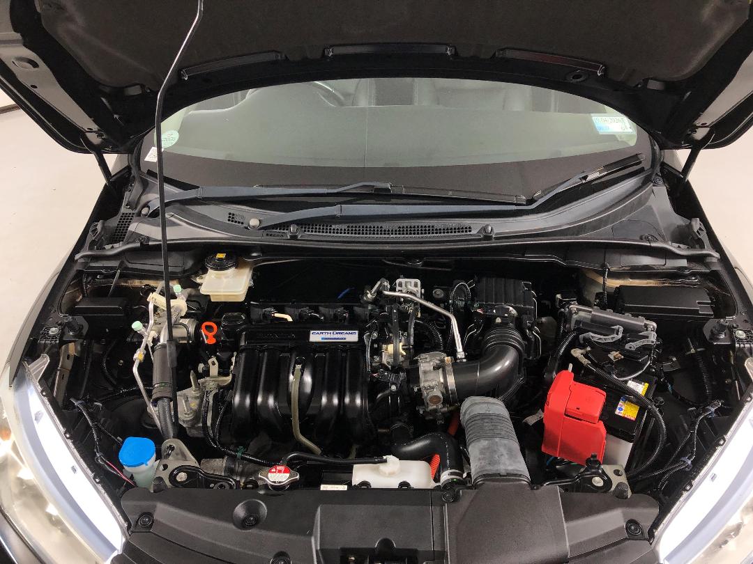 Photo '13' of Honda Grace Photo '13' of Honda Grace