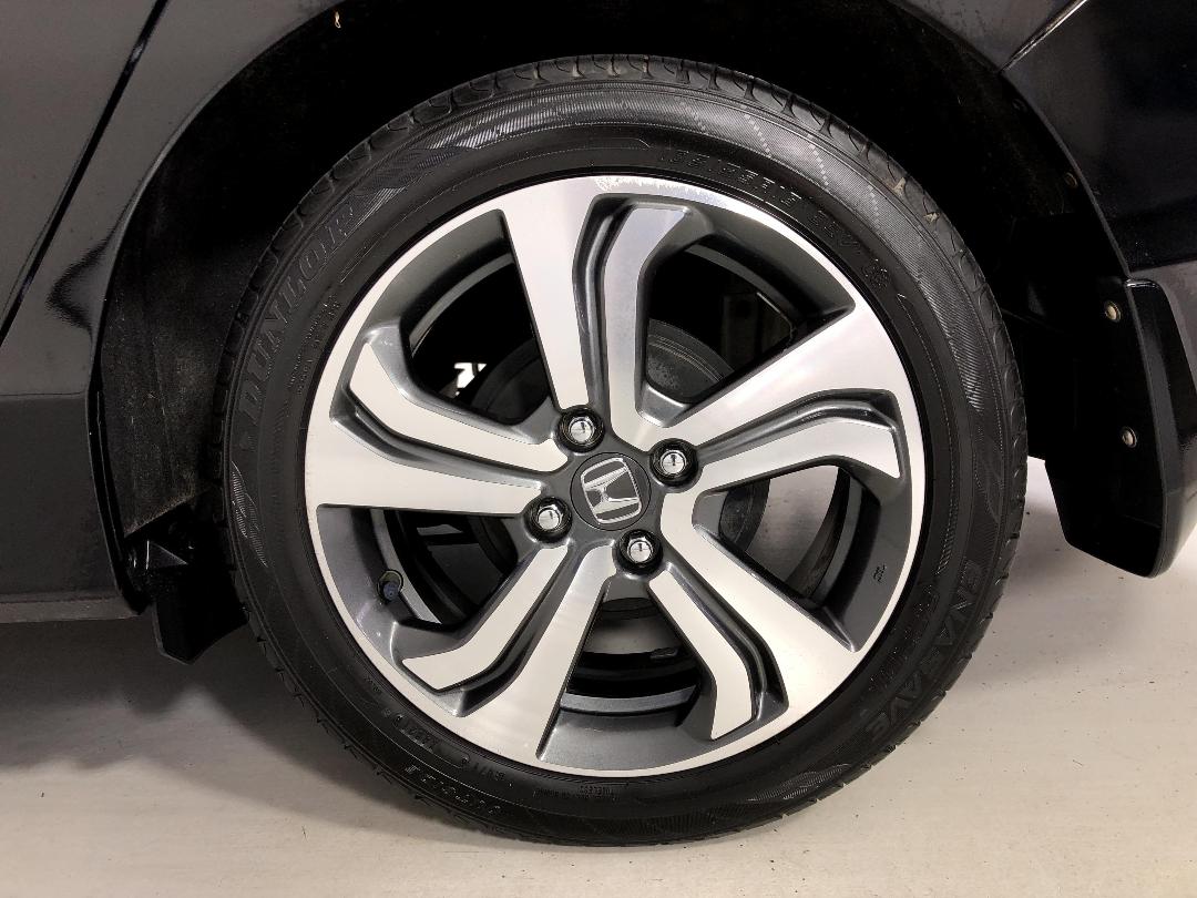 Photo '11' of Honda Grace Photo '11' of Honda Grace