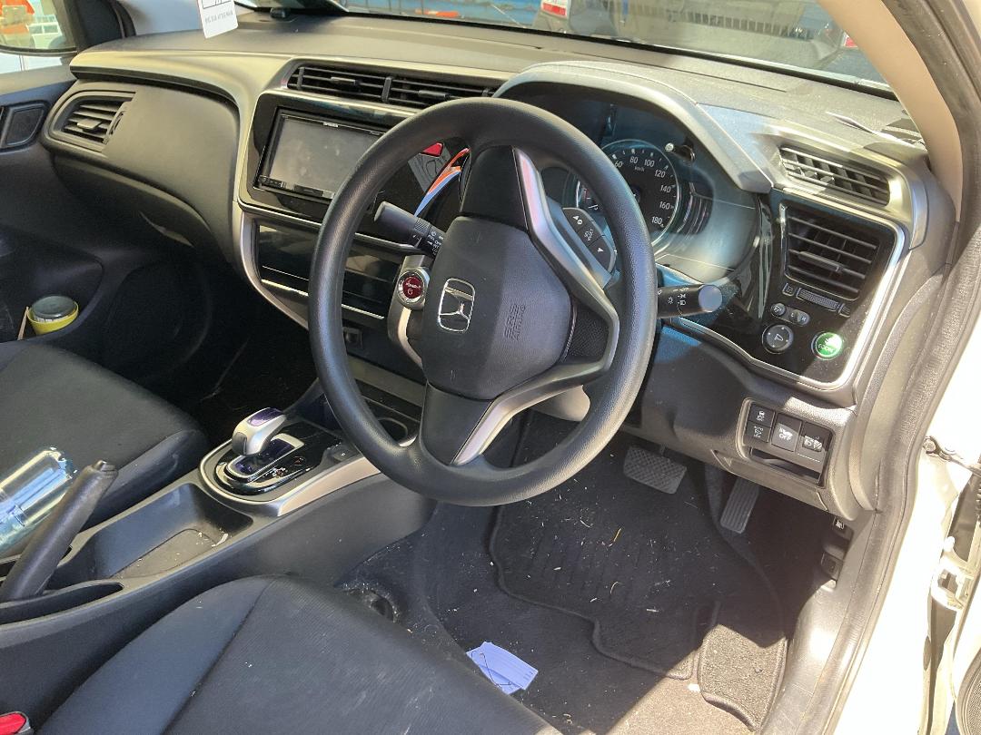 Photo '21' of Honda Grace Photo '21' of Honda Grace