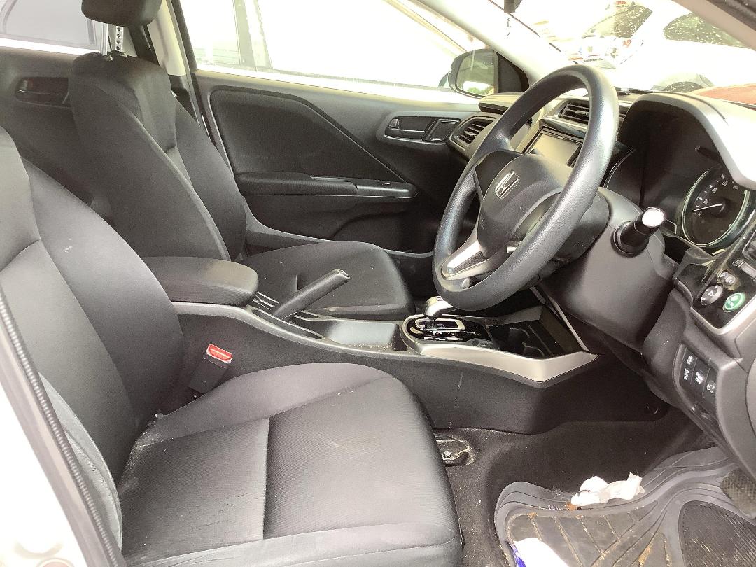 Photo '8' of Honda Grace Photo '8' of Honda Grace