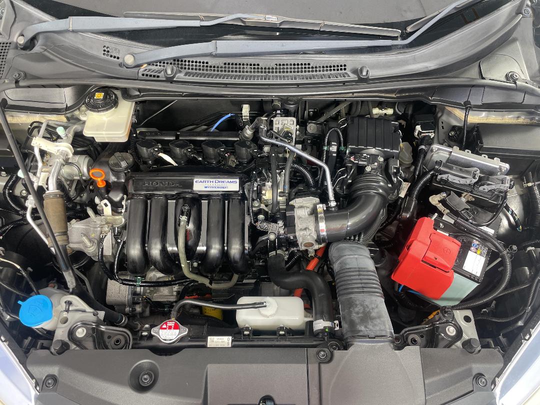 Photo '13' of Honda Grace Photo '13' of Honda Grace