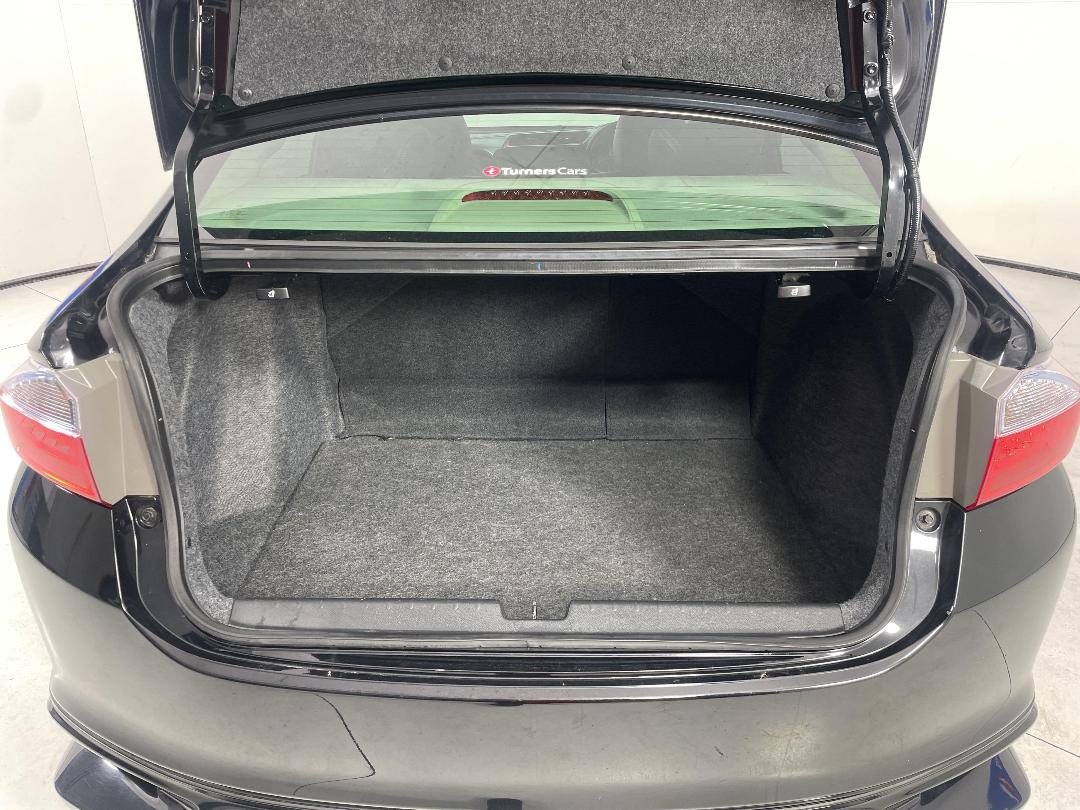 Photo '14' of Honda Grace Photo '14' of Honda Grace