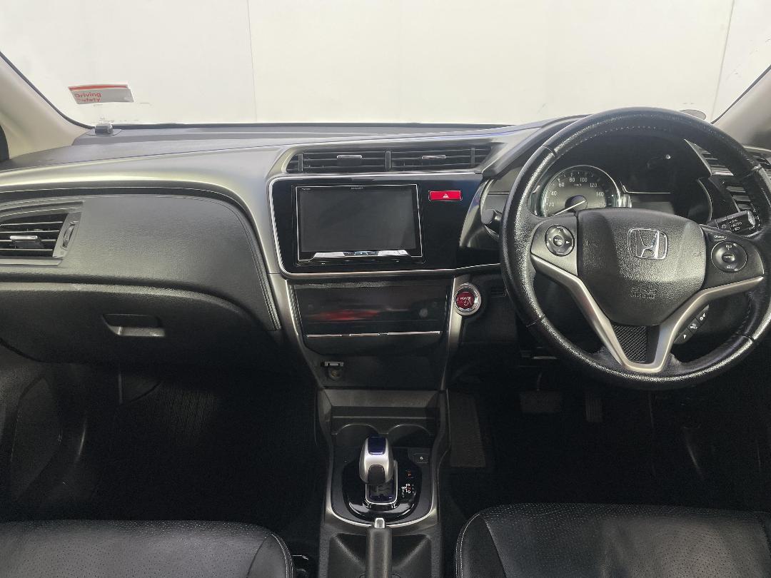 Photo '17' of Honda Grace Photo '17' of Honda Grace