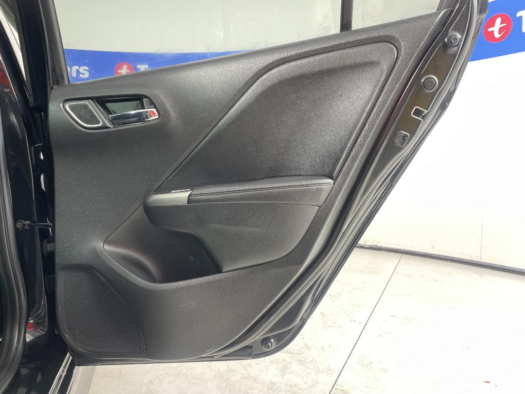 Photo '19' of Honda Grace Photo '19' of Honda Grace