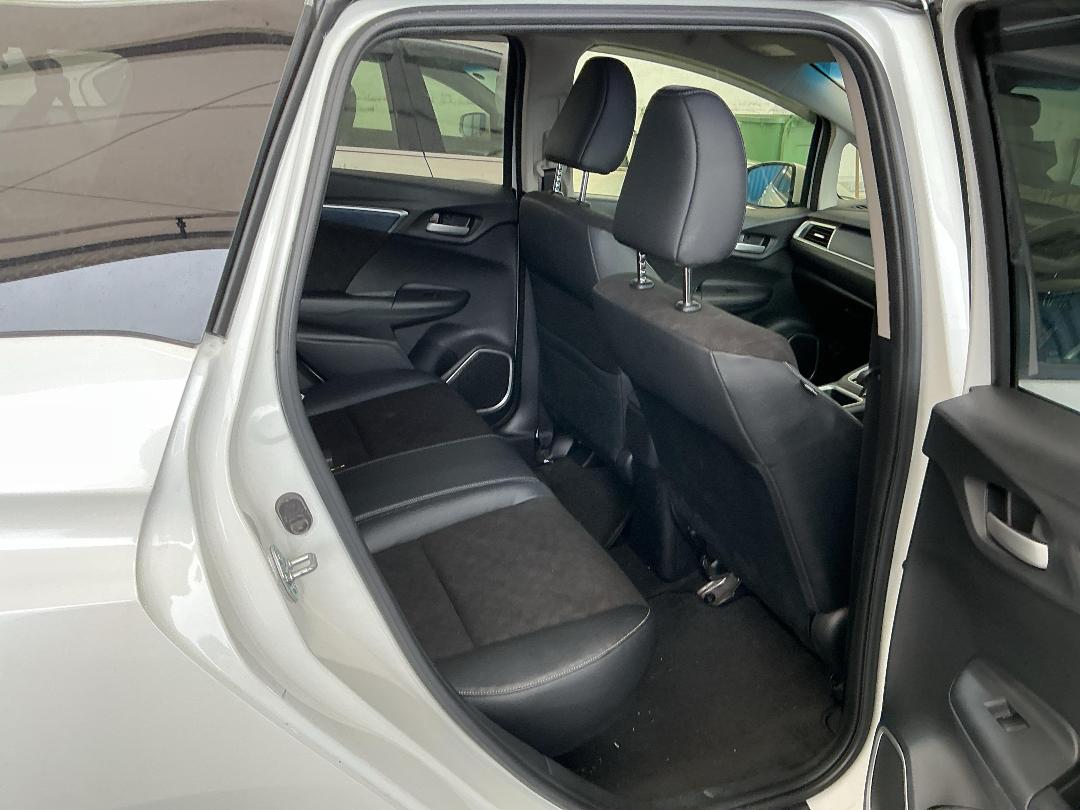 Photo '12' of Honda Shuttle Hybrid Photo '12' of Honda Shuttle Hybrid