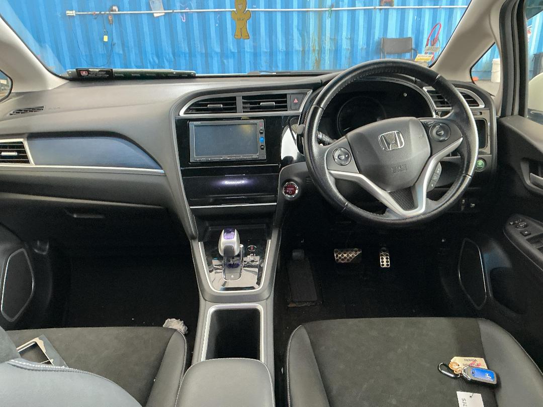 Photo '13' of Honda Shuttle Hybrid Photo '13' of Honda Shuttle Hybrid