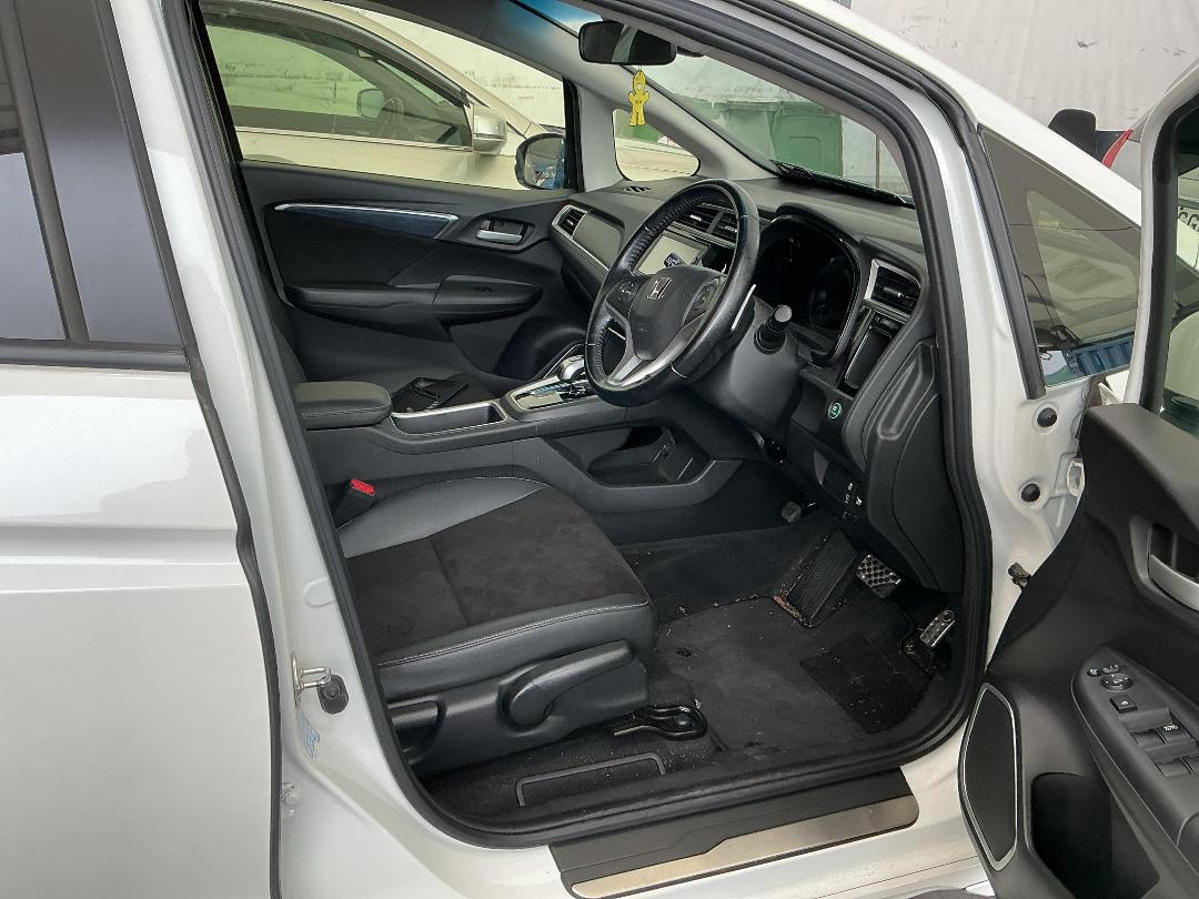 Photo '14' of Honda Shuttle Hybrid Photo '14' of Honda Shuttle Hybrid