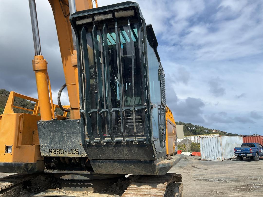 Photo '23' of Hyundai 380LC-9 Excavator Photo '23' of Hyundai 380LC-9 Excavator