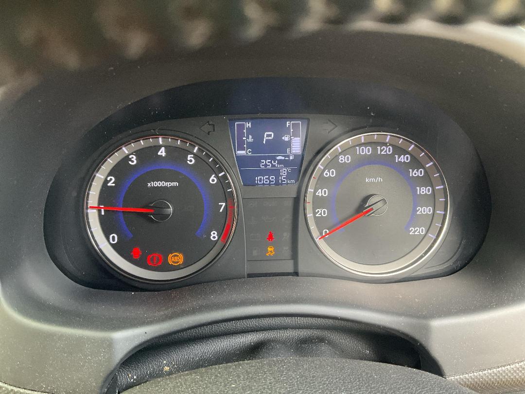 Photo '8' of Hyundai Accent