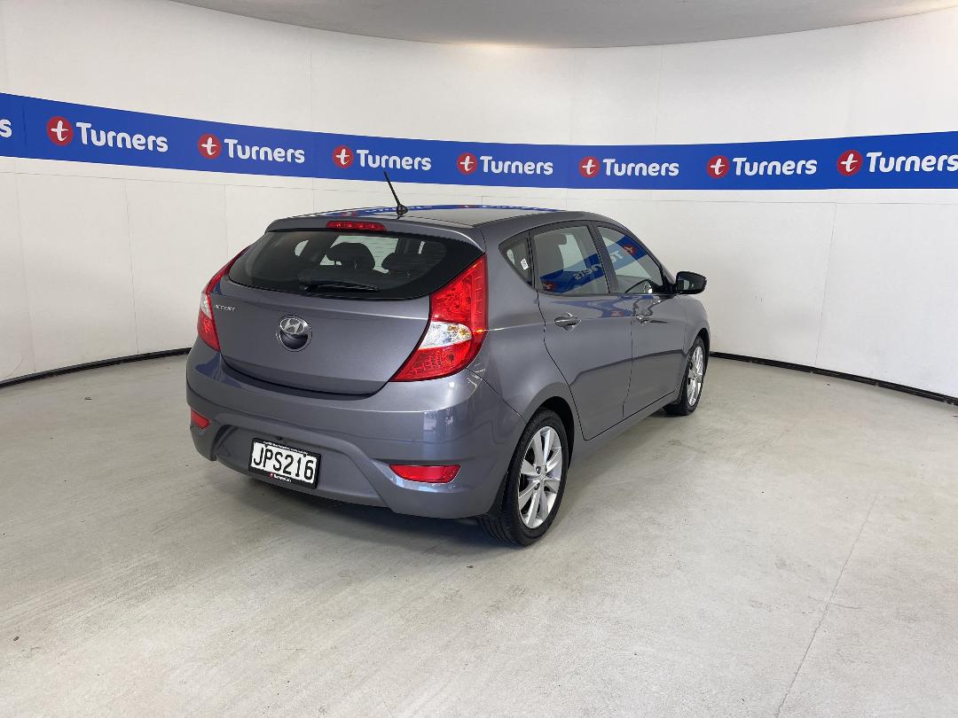 Photo '7' of Hyundai Accent