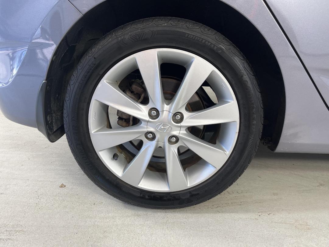 Photo '12' of Hyundai Accent