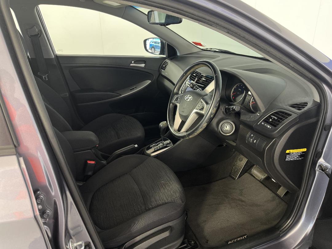 Photo '16' of Hyundai Accent