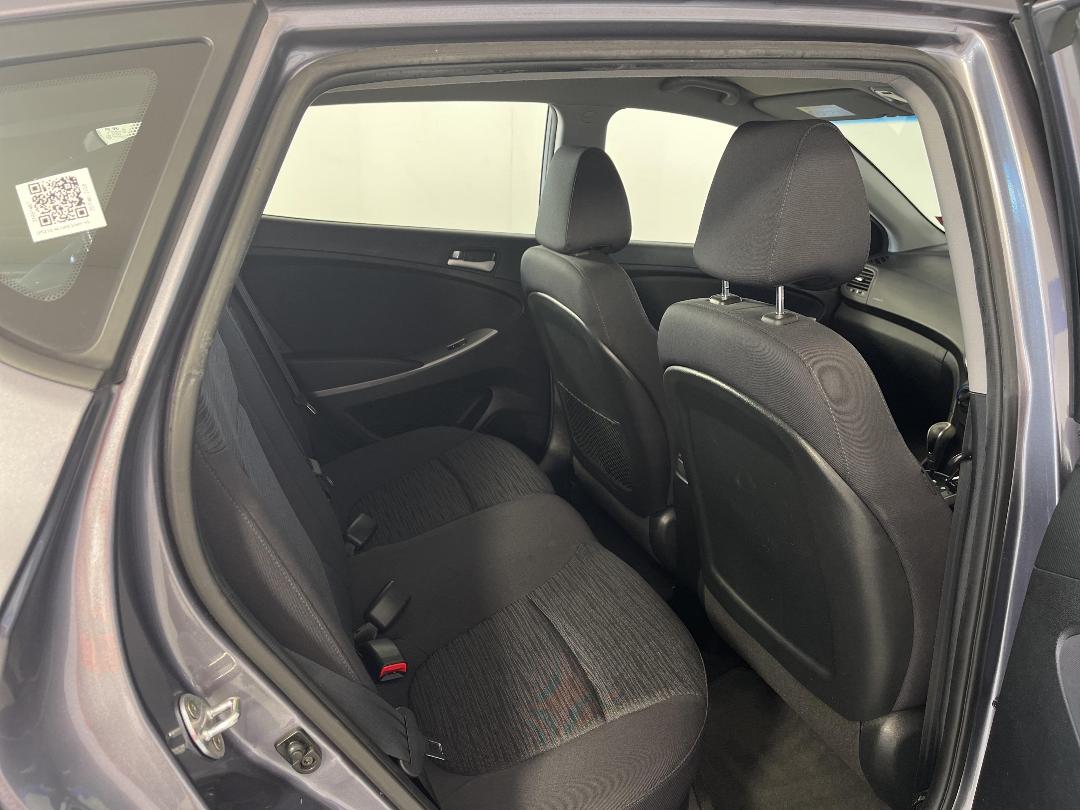 Photo '20' of Hyundai Accent