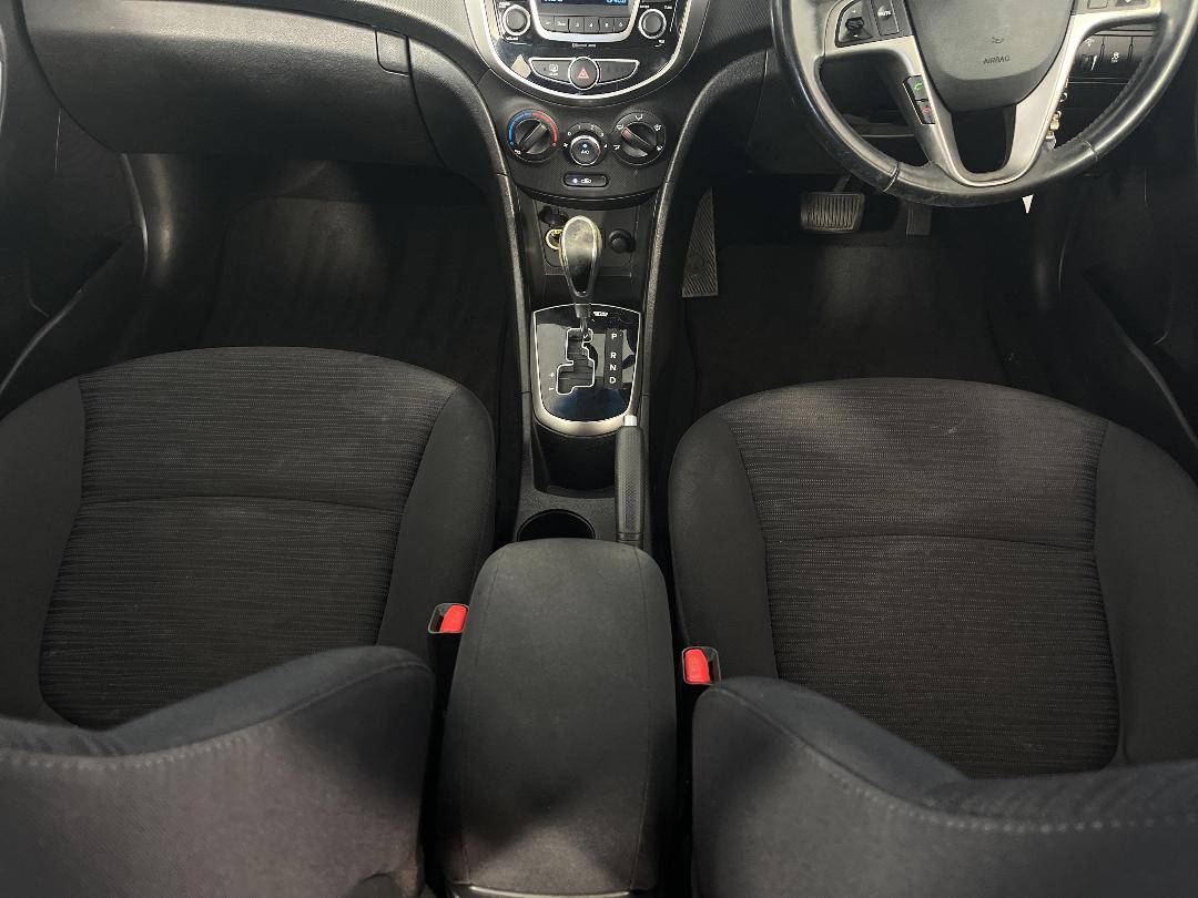 Photo '18' of Hyundai Accent