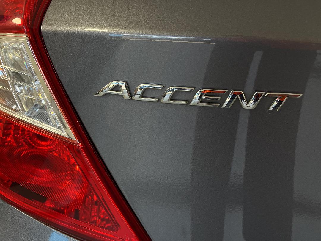 Photo '23' of Hyundai Accent