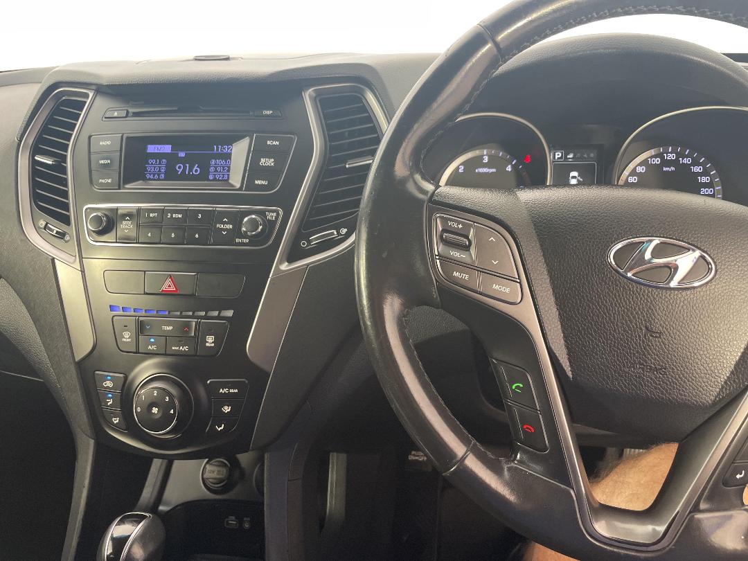 Photo '17' of Hyundai Santa FE