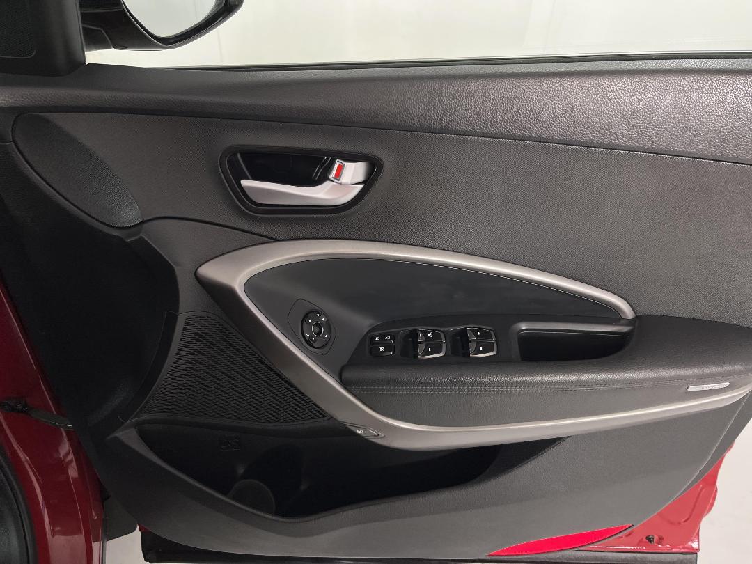 Photo '15' of Hyundai Santa FE