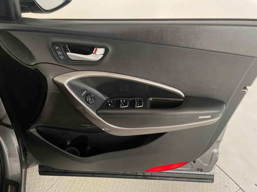 Photo '15' of Hyundai Santa FE