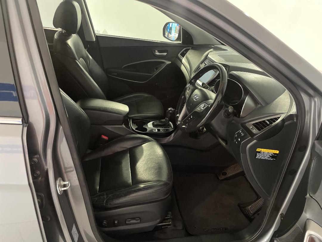 Photo '16' of Hyundai Santa FE