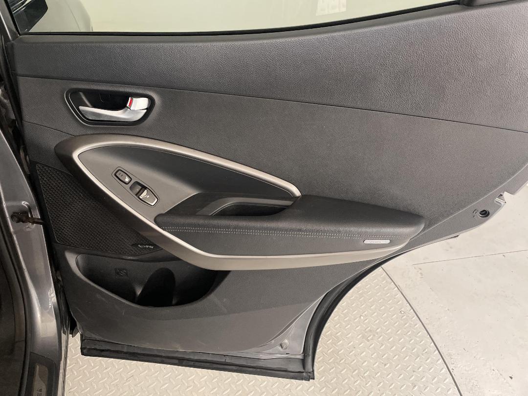 Photo '19' of Hyundai Santa FE