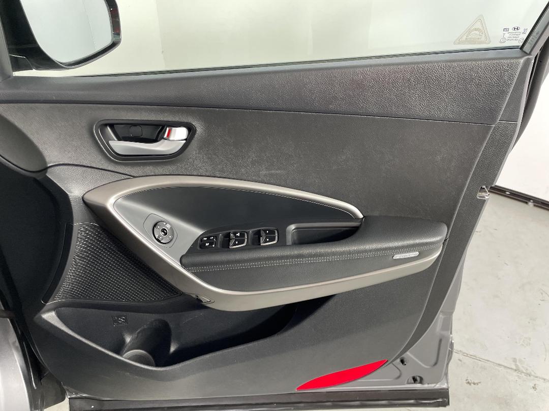 Photo '15' of Hyundai Santa FE