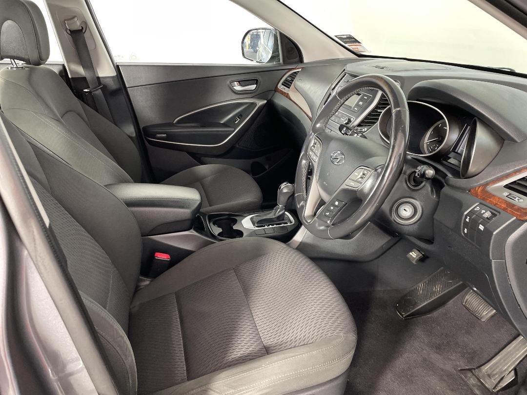 Photo '16' of Hyundai Santa FE