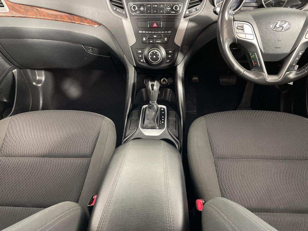 Photo '18' of Hyundai Santa FE