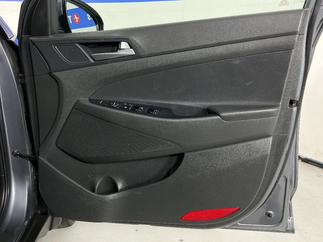 Photo '15' of Hyundai Tucson Photo '15' of Hyundai Tucson